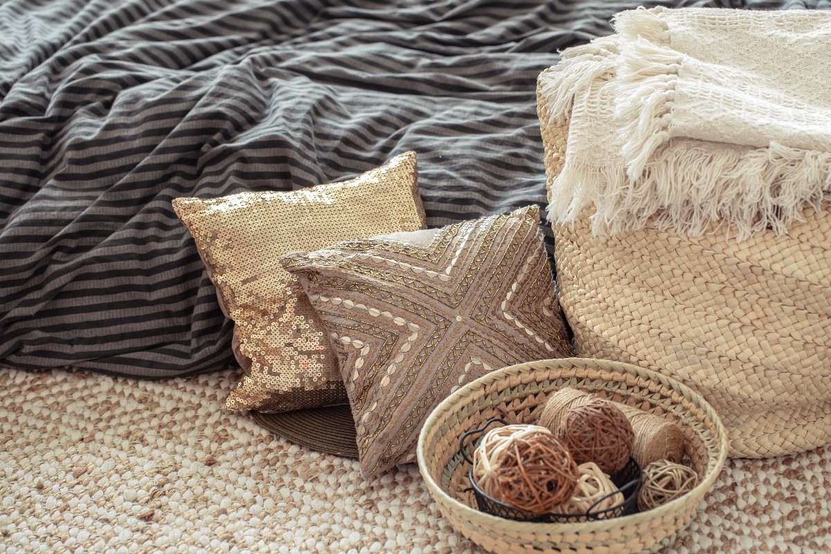 Decorative pillows – a hallmark of New York style