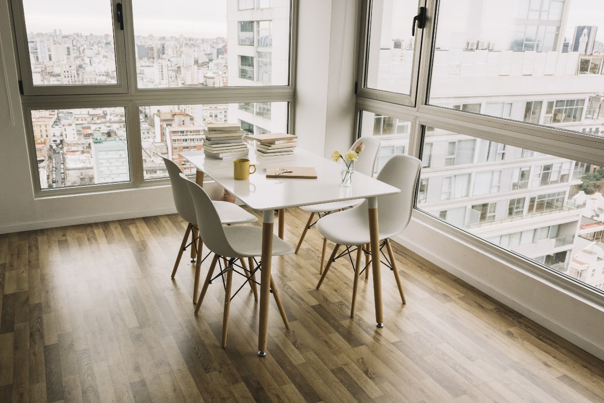 Parquet or laminate? Choosing the right floor for your apartment