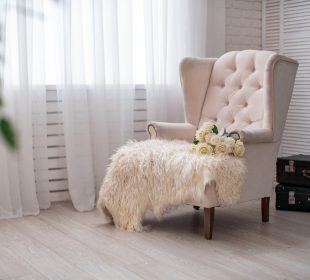 Soft glam w kobiecej garderobie - zobacz najpiękniejsze dodatki!