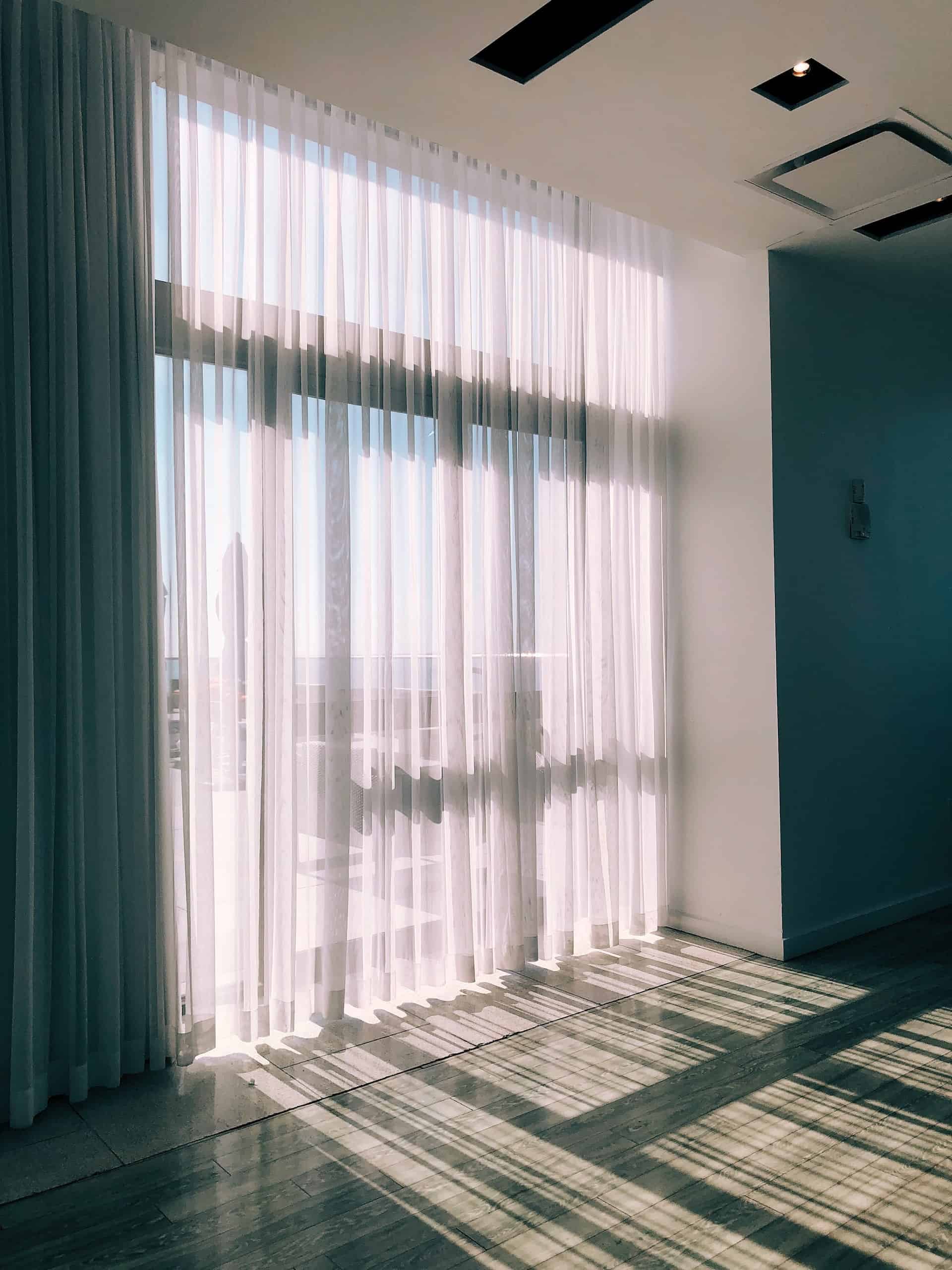 Will curtains work in a modern interior?