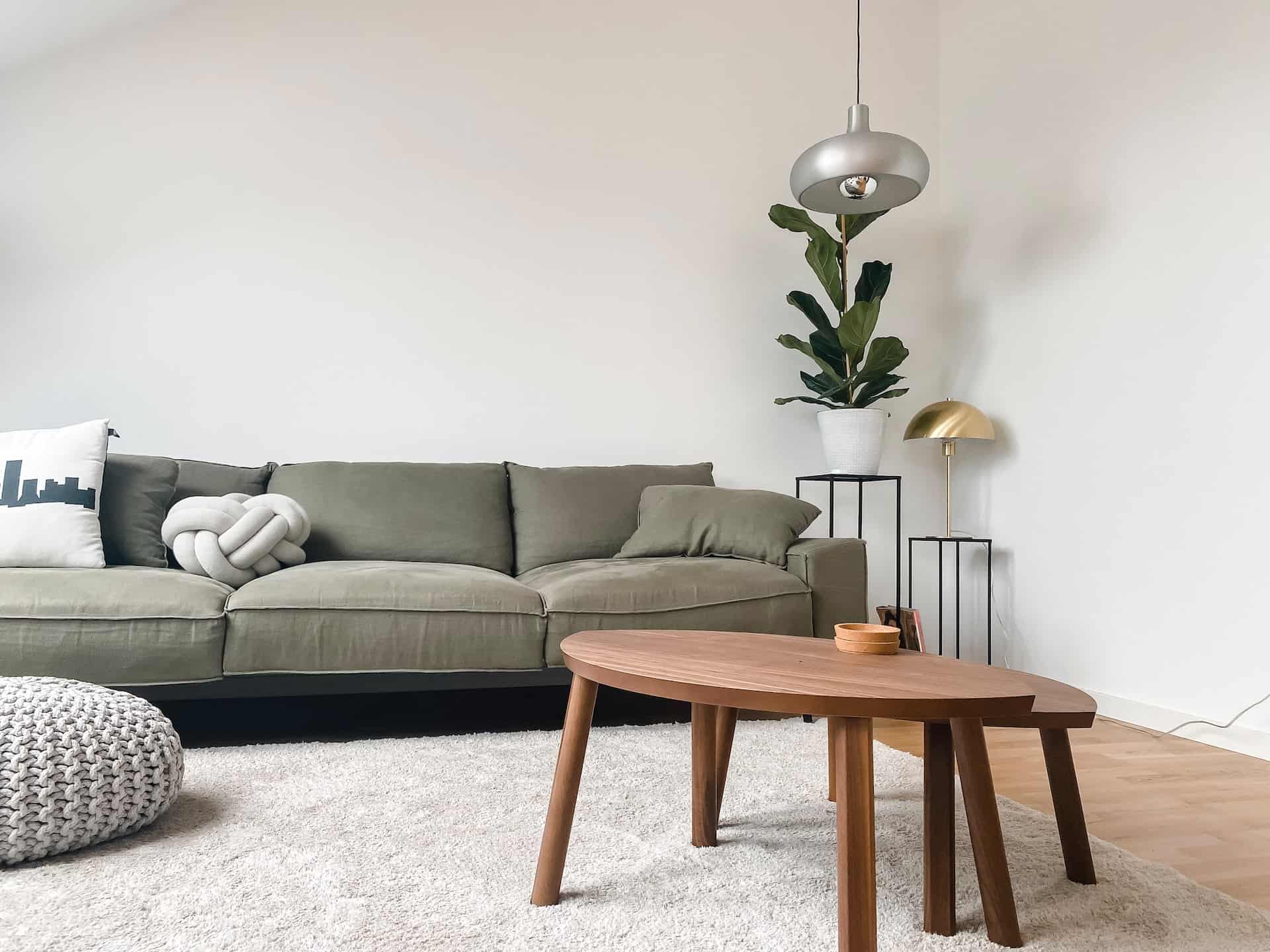 Living room in minimalist style – how to avoid the impression of emptiness?